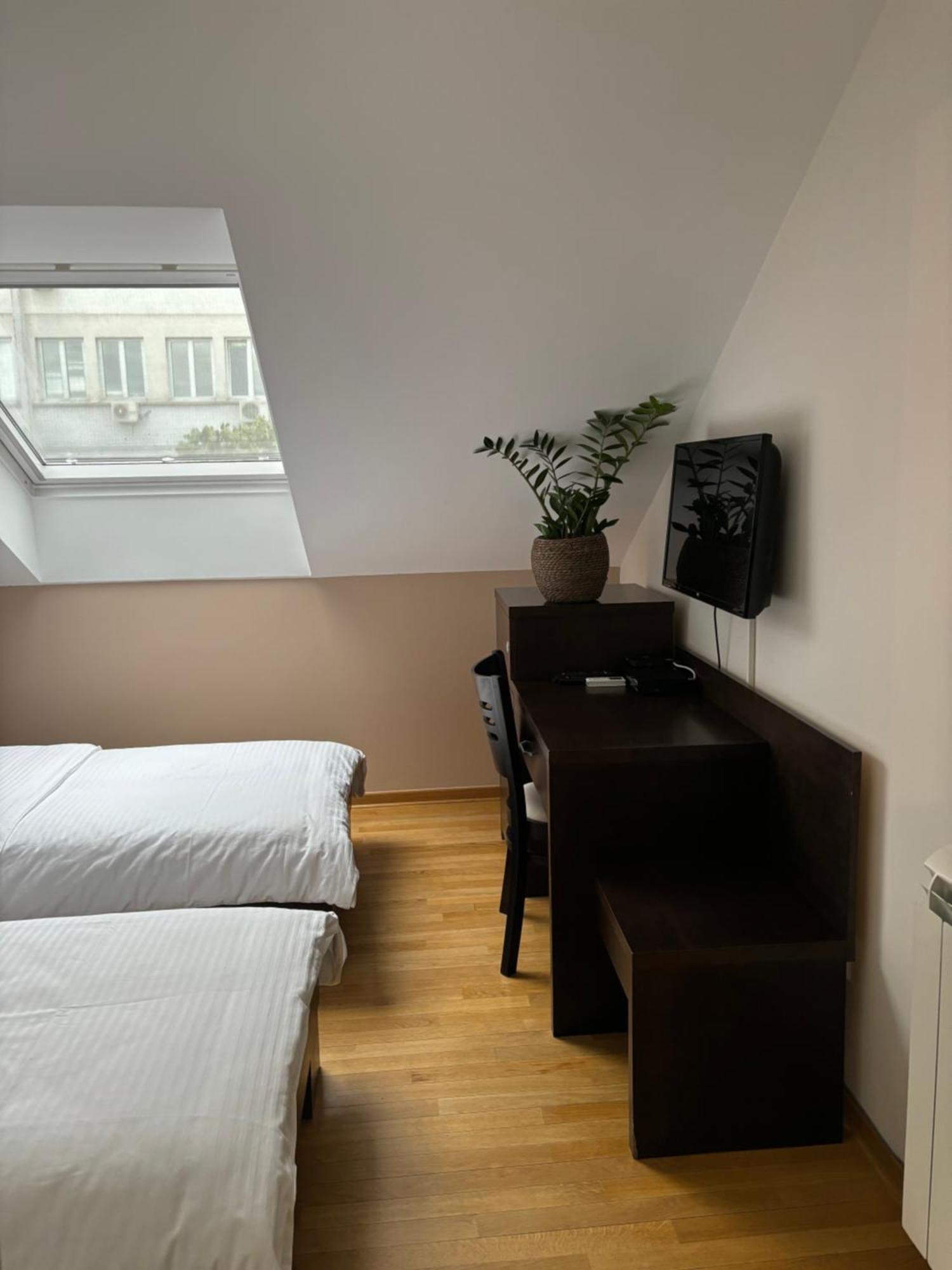 Bed and Breakfast Atrium Сремска-Митровица Экстерьер фото
