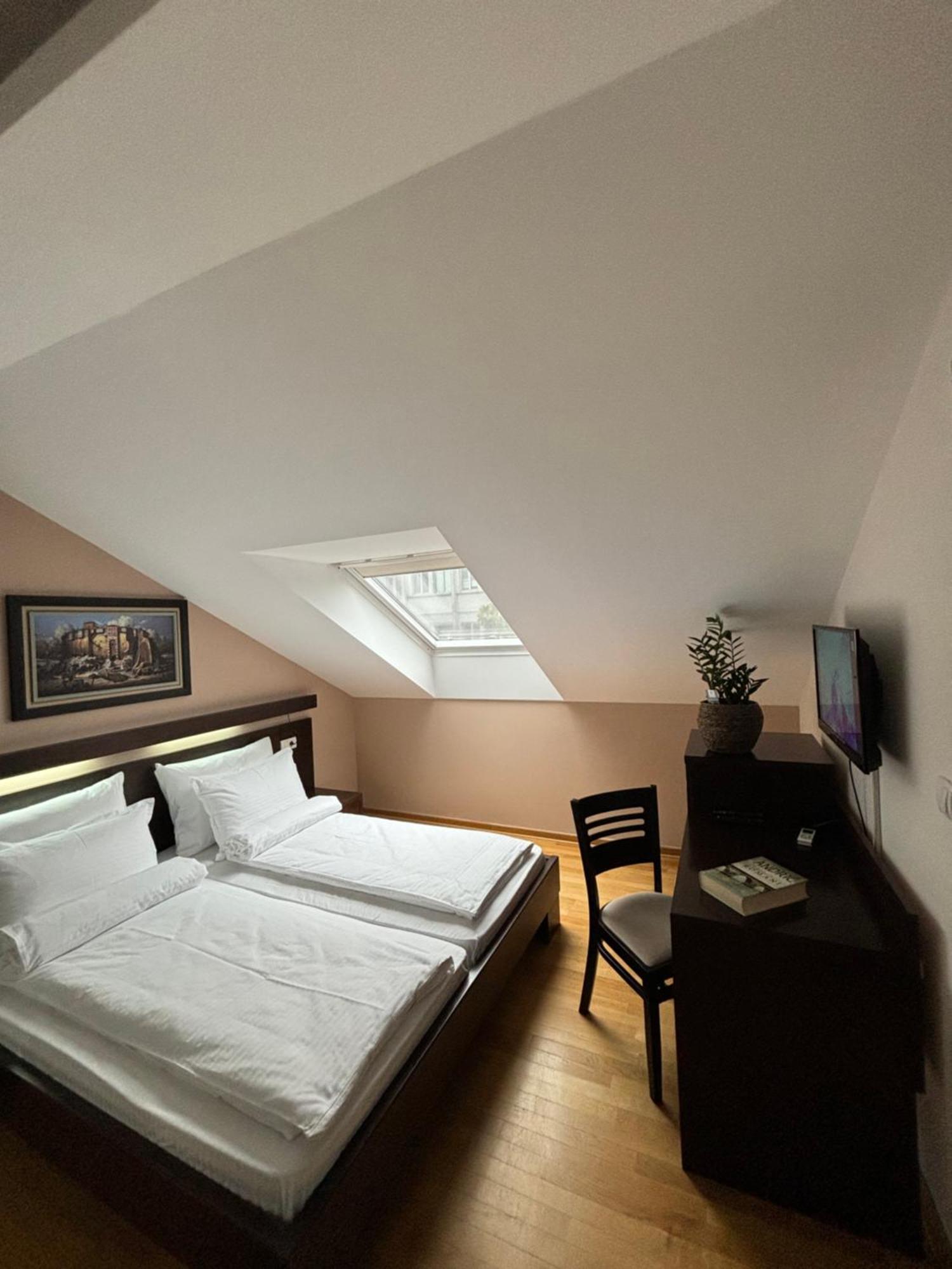 Bed and Breakfast Atrium Сремска-Митровица Экстерьер фото